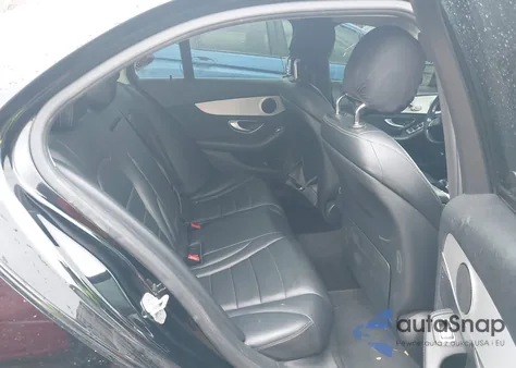 2015 Mercedes-Benz C 300 4Matic/Luxury 4Matic/Sport 4Matic z USA, uszkodzony, nr VIN 55SWF4KB6FU011768